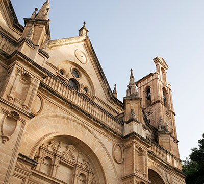 Koninklijke collegiale kerk van Santa María la Mayor